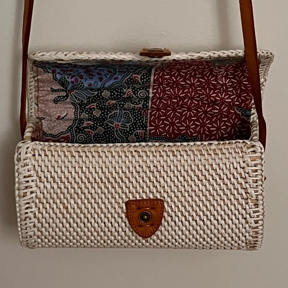 White Rattan Purse - Picture 2 of 2